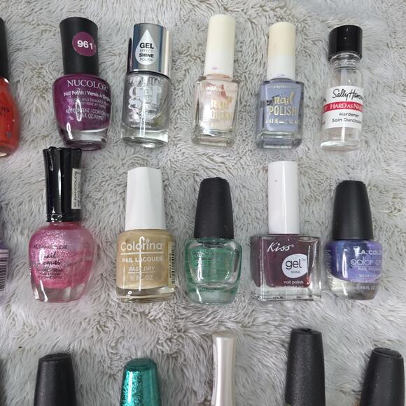Mixed lot of Nail Polish Lot of 30 L.A. Colors, Sinful Colors, Kiss, Maybelline - Picture 7 of 16